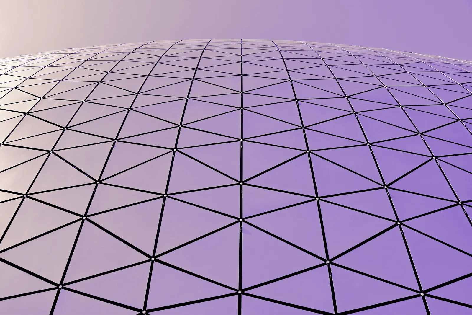 Abstracte geometrische visualisatie van een geautomatiseerde datapipeline-architectuur